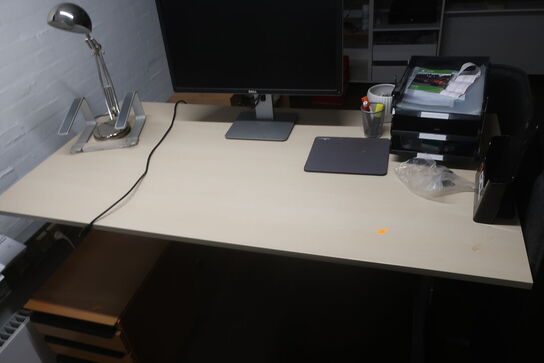 El. hæve/sænkebord, kontorstol, skærm, lampe