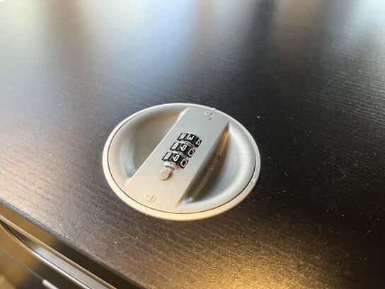 Hæve sænkebord m. Indhold 