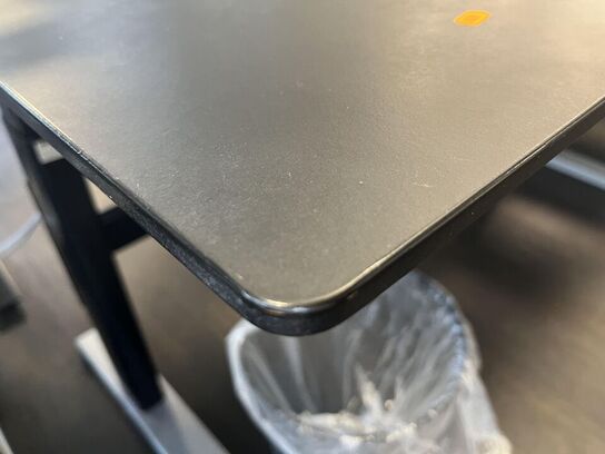 Hæve sænkebord m. Indhold 