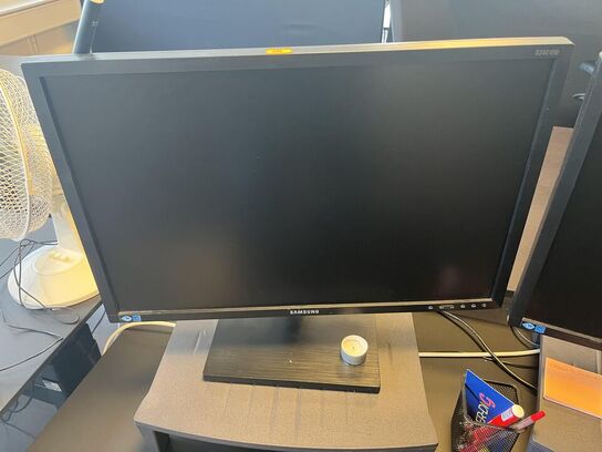 2. Stk. Skærme og kontor inventar