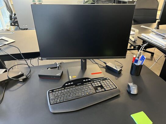 1. Stk. Skærm og diverse kontor udstyr