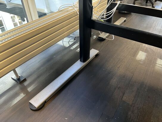 Hæve sænkebord m. Indhold 