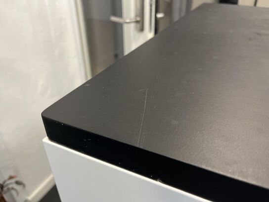 Rum opdeler med låger m. Indhold