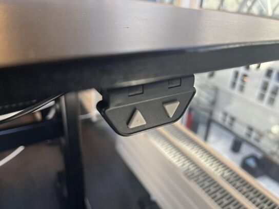 Hæve sænkebord m. Indhold 