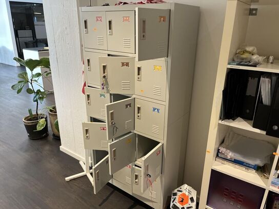 Garderobeskabe med låger