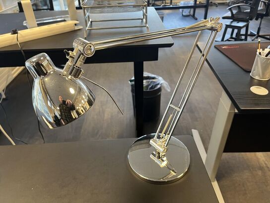 Hæve sænkebord m. Indhold 