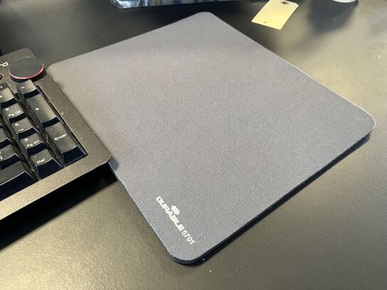 1. Stk. Skærm og diverse kontor udstyr