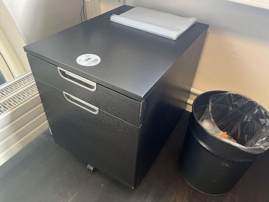 Hæve sænkebord m. Indhold 