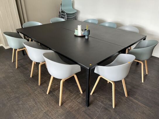 2. Stk. Borde med 10. Stk. HAY Skål Stole