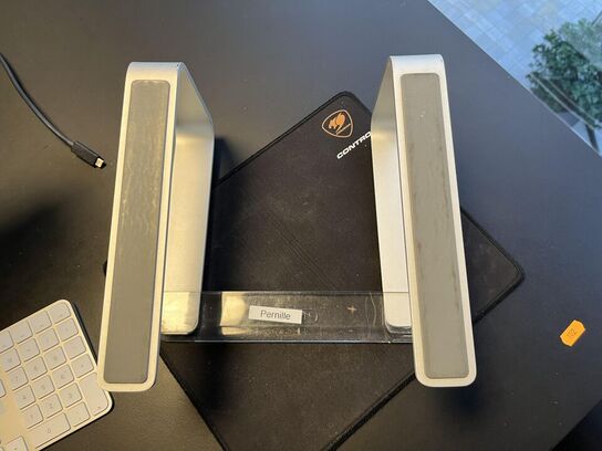 1. Stk. Skærm og diverse kontor udstyr