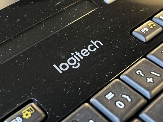 1. Stk. Skærm og diverse kontor udstyr