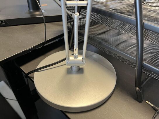 1. Stk. Skærm og diverse kontor udstyr