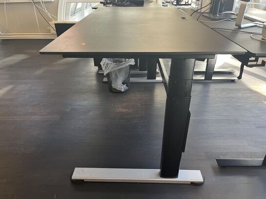 Hæve sænkebord m. Indhold 