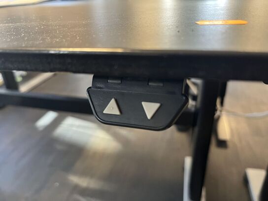 Hæve sænkebord m. Indhold 