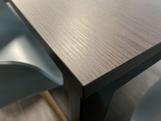 Møde bord med 10. Stk. HAY Skål stole