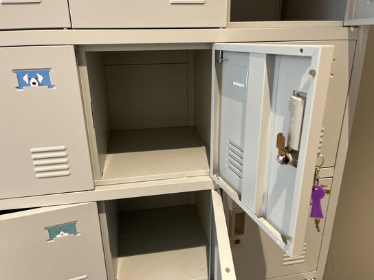 Garderobeskabe med låger