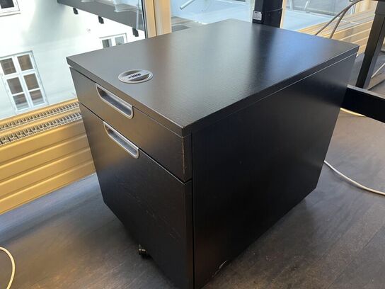 Hæve sænkebord m. Indhold 