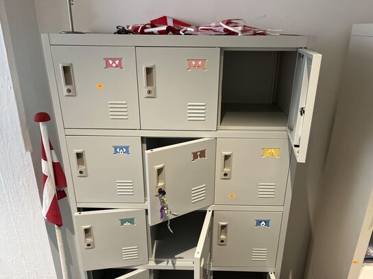 Garderobeskabe med låger