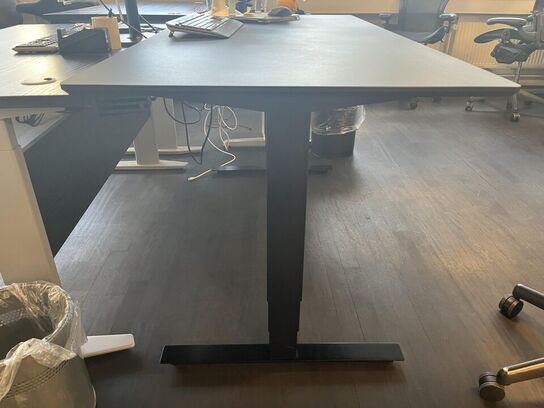 Hæve sænkebord m. Indhold 