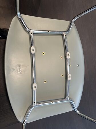 Cafe bord med 2. Stk. HAY stole og et skin