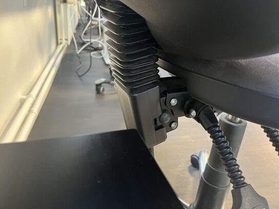 2. Stk. Kontor stole og 1. Stk. Skammel