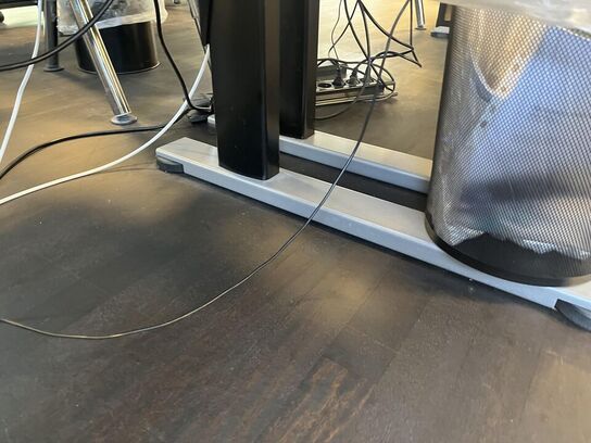 Hæve sænkebord m. Indhold 