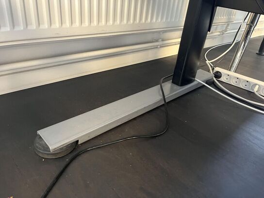 Hæve sænkebord m. Indhold 