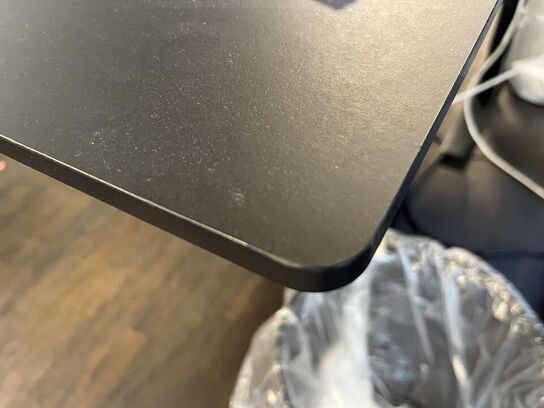 Hæve sænkebord m. Indhold 