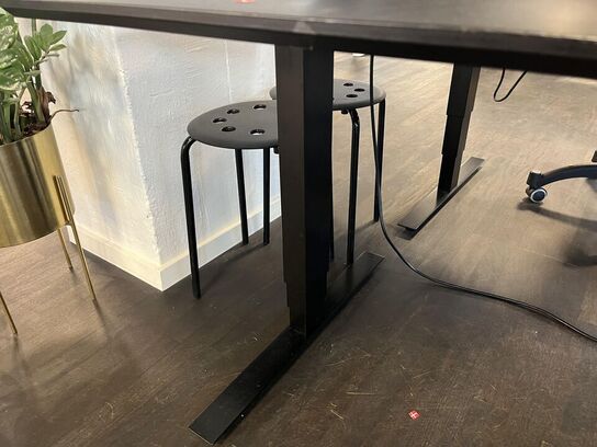 Hæve sænkebord m. Indhold 