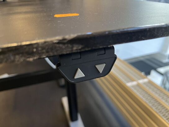 Hæve sænkebord m. Indhold 