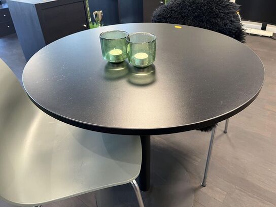 Cafe bord med 2. Stk. HAY stole og et skin