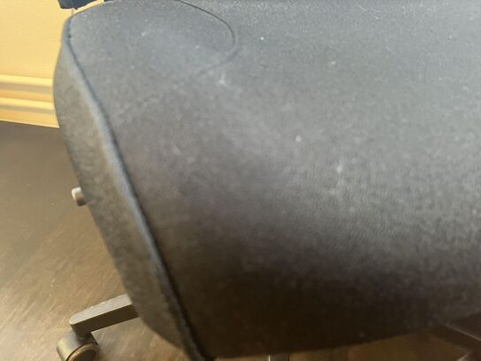 2. Stk. Kontor stole og 1. Stk. Skammel