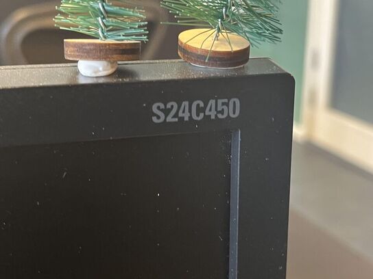 2. Stk. Skærme og kontor inventar