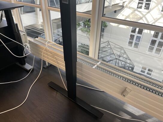 Hæve sænkebord m. Indhold 