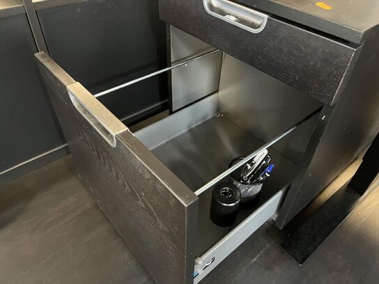 Hæve sænkebord m. Indhold 