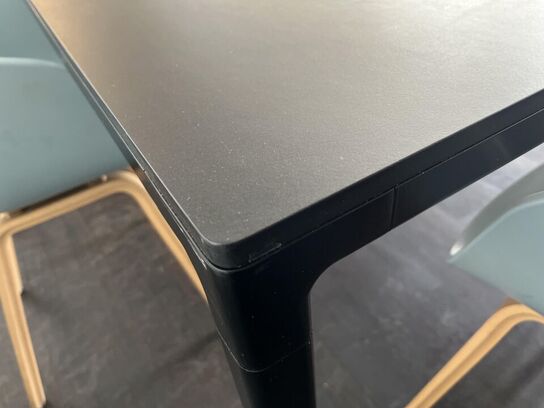 2. Stk. Borde med 10. Stk. HAY Skål Stole