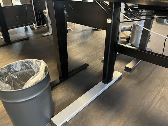 Hæve sænkebord m. Indhold 