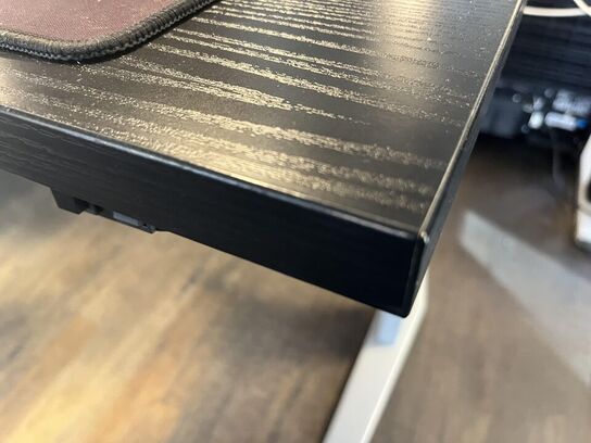 Hæve sænkebord m. Indhold 