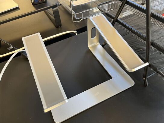 Hæve sænkebord m. Indhold 