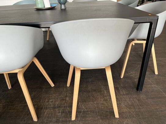 2. Stk. Borde med 10. Stk. HAY Skål Stole