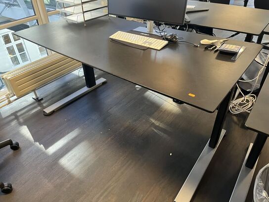 Hæve sænkebord m. Indhold 