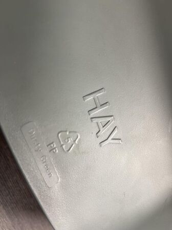 Møde bord med 10. Stk. HAY Skål stole