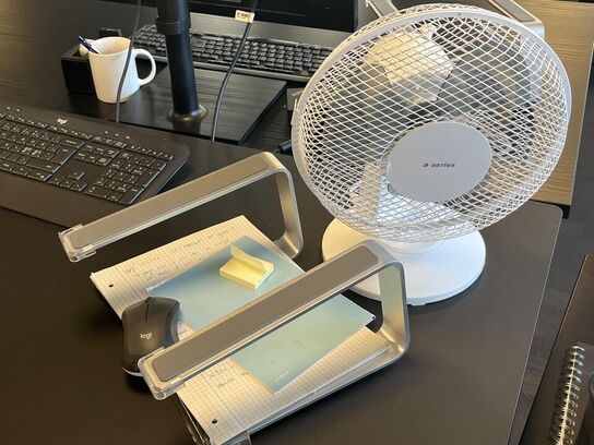 Hæve sænkebord m. Indhold 