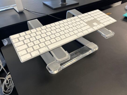 Hæve sænkebord m. Indhold 