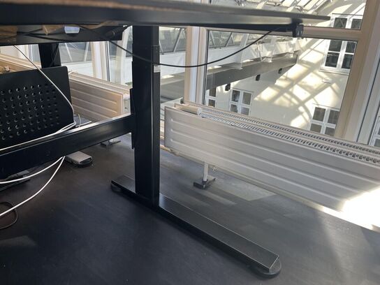 Hæve sænkebord m. Indhold 