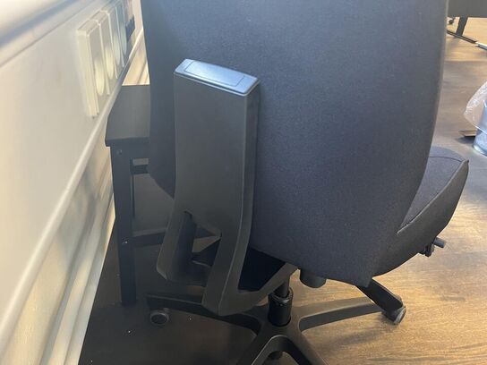 2. Stk. Kontor stole og 1. Stk. Skammel