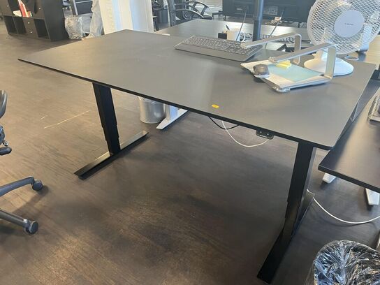 Hæve sænkebord m. Indhold 