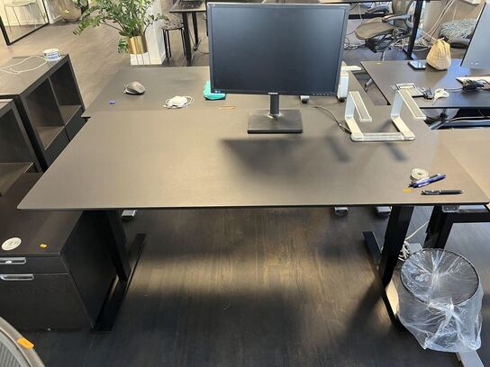 Hæve sænkebord m. Indhold 