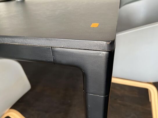 2. Stk. Borde med 10. Stk. HAY Skål Stole