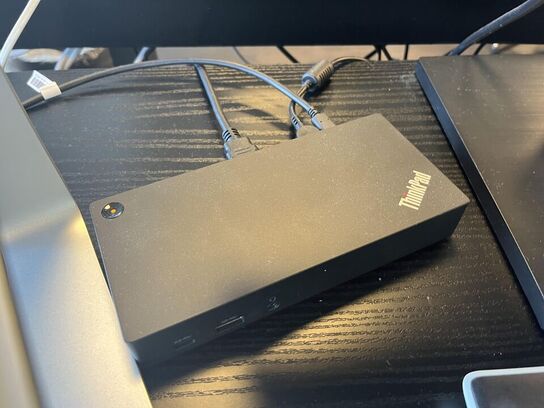 Hæve sænkebord m. Indhold 